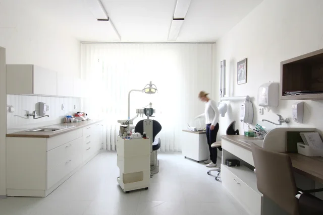 Interiér zubní ordinace v Hluku